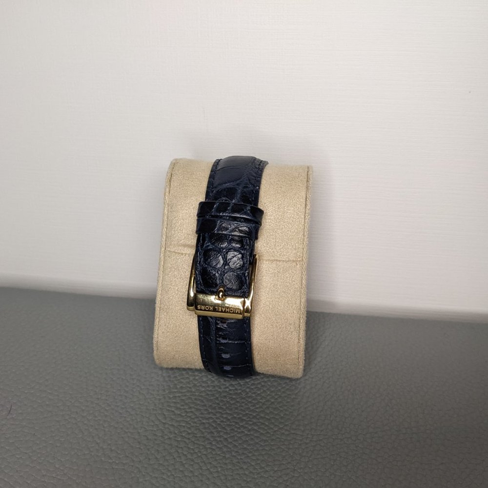 Michael Kors Women's Swiss Chrono watch with Royal Blue Leather Embossed… - Picture 4 of 6